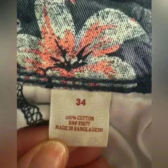 Men’s Blue Floral Arizona Shorts - Picture 4 of 6